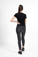 Load image into Gallery viewer, LE T-SHIRT FEMME FENIXEYVI COUPE AJUSTÉE EN COTON NOIR